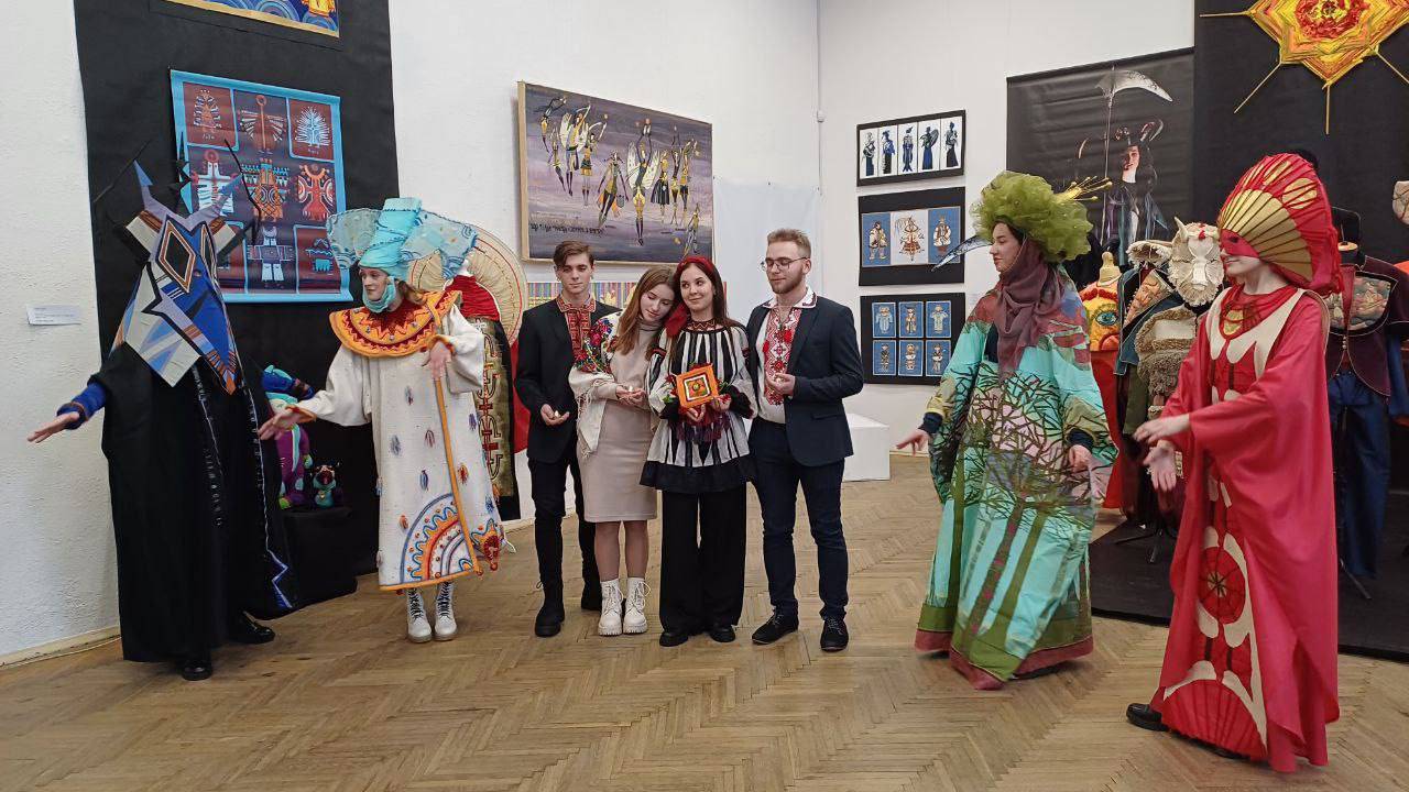 ТЕАТРАЛІЗОВАНЕ ВІДКРИТТЯ ВИСТАВКИ «УКРАЇНСЬКА КАРНАВАЛІЯ»