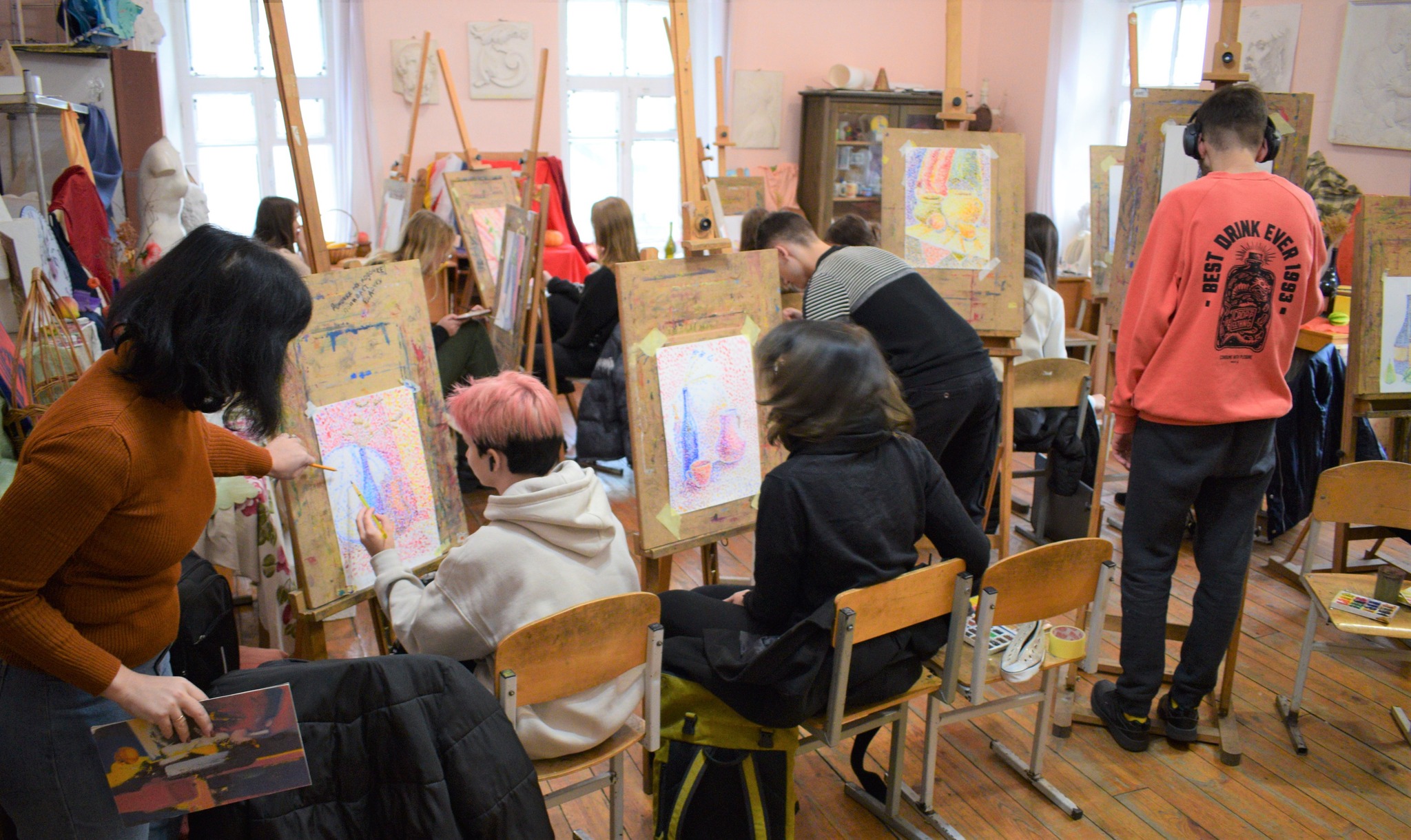 МАЙСТЕР-КЛАС «НАТЮРМОРТ У СТИЛІ ПУАНТИЛІЗМ. ОПТИЧНЕ ЗМІШУВАННЯ КОЛЬОРУ» ВІД ОЛЬГИ КАРПЕНКО