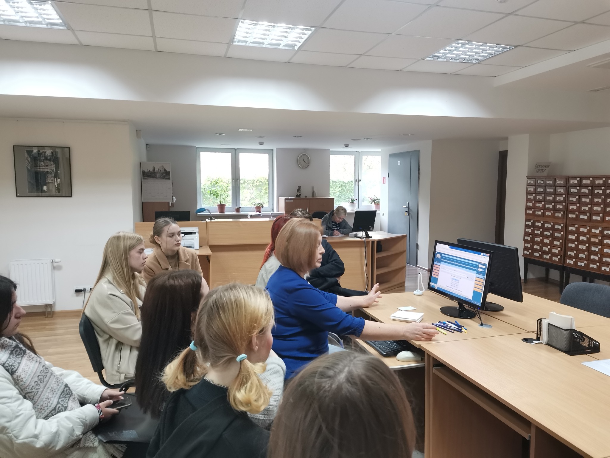 ЕКСКУРСІЯ ДО ДЕРЖАВНОЇ НАУКОВОЇ АРХІТЕКТУРНО-БУДІВЕЛЬНОЇ БІБЛІОТЕКИ ІМЕНІ В.Г. ЗАБОЛОТНОГО