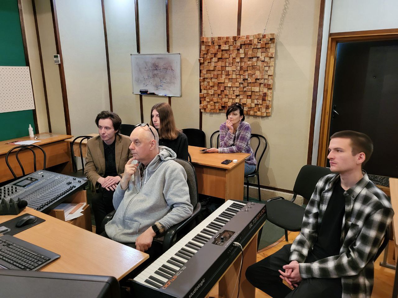 Онлайн-майстерклас «Зведення кіно в реальному часі» від відомого українського музичного продюсера та звукорежисера. Валентина Тимощенка для здобувачів кафедри музичного продакшну