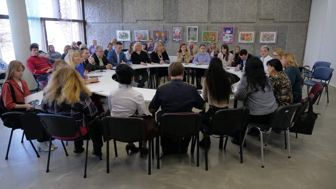 19.04.2023 року НАКККІМ разом з представниками інших закладів освіти взяла участь у засіданні круглого столу "Заклад позашкільної освіти та заклад вищої освіти: пліч-о-пліч до вершин професійної майстерності заради майбутнього України "