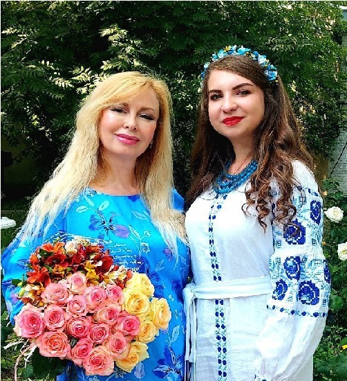 Щиро вітаємо магістрантку кафедри вокального мистецтва, ІСМ НАКККіМ, Андріану Озгович та її викладача, доцента кафедри, заслужену артистку України Олену Володимірівну Лукашову